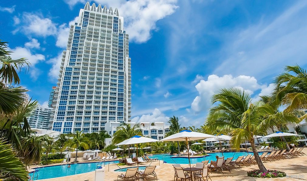 Pool at Continuum, Luxury Oceanfront Condos Located at 50-100 South Pointe Dr, Miami Beach, FL 33139